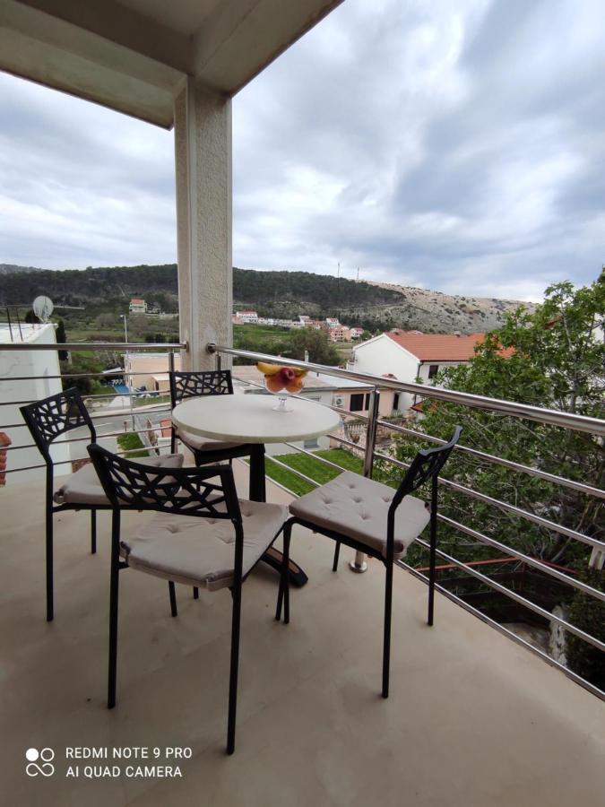 Apartmani Lidija โลปาร์ ภายนอก รูปภาพ