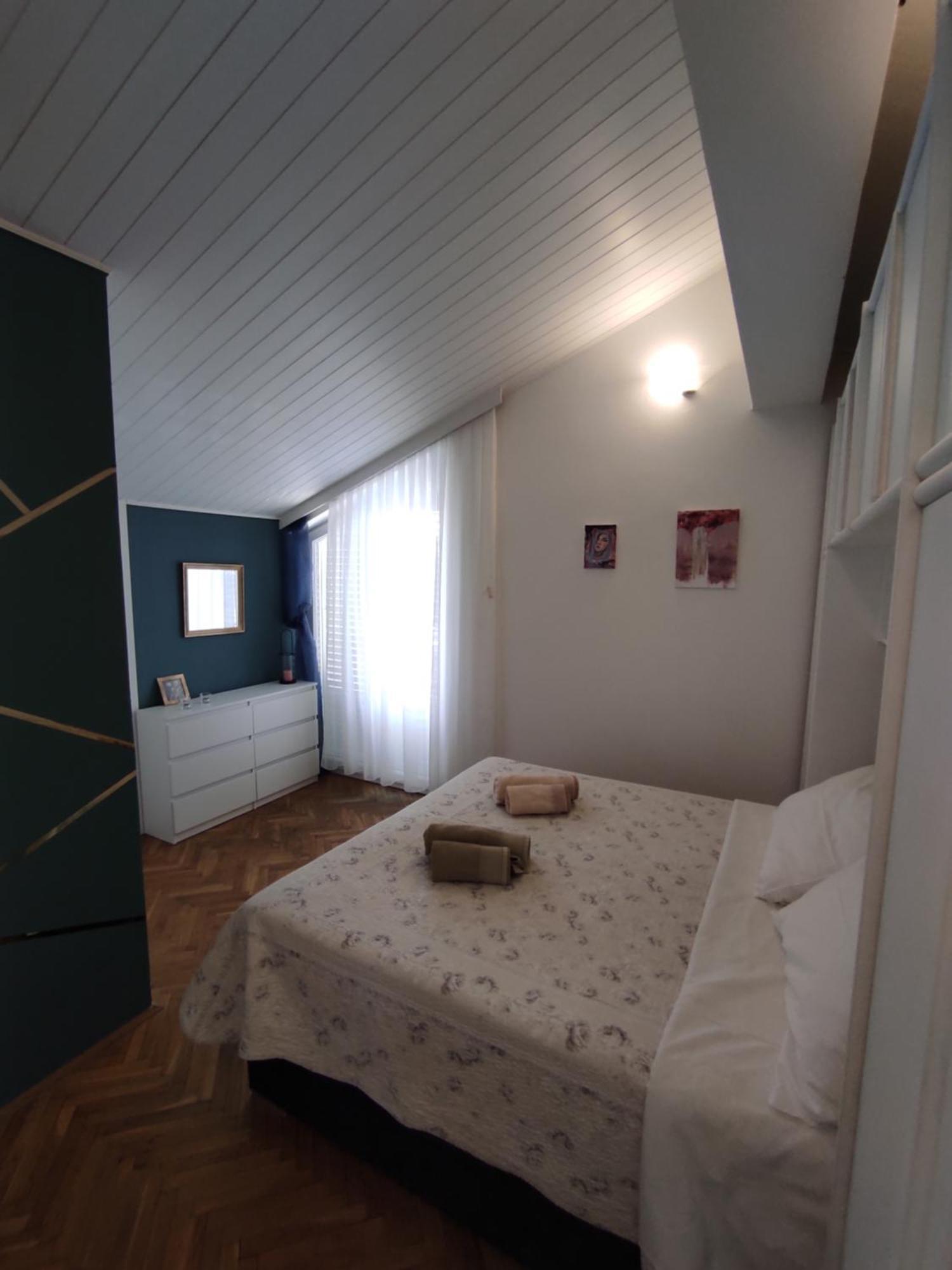 Apartmani Lidija โลปาร์ ภายนอก รูปภาพ
