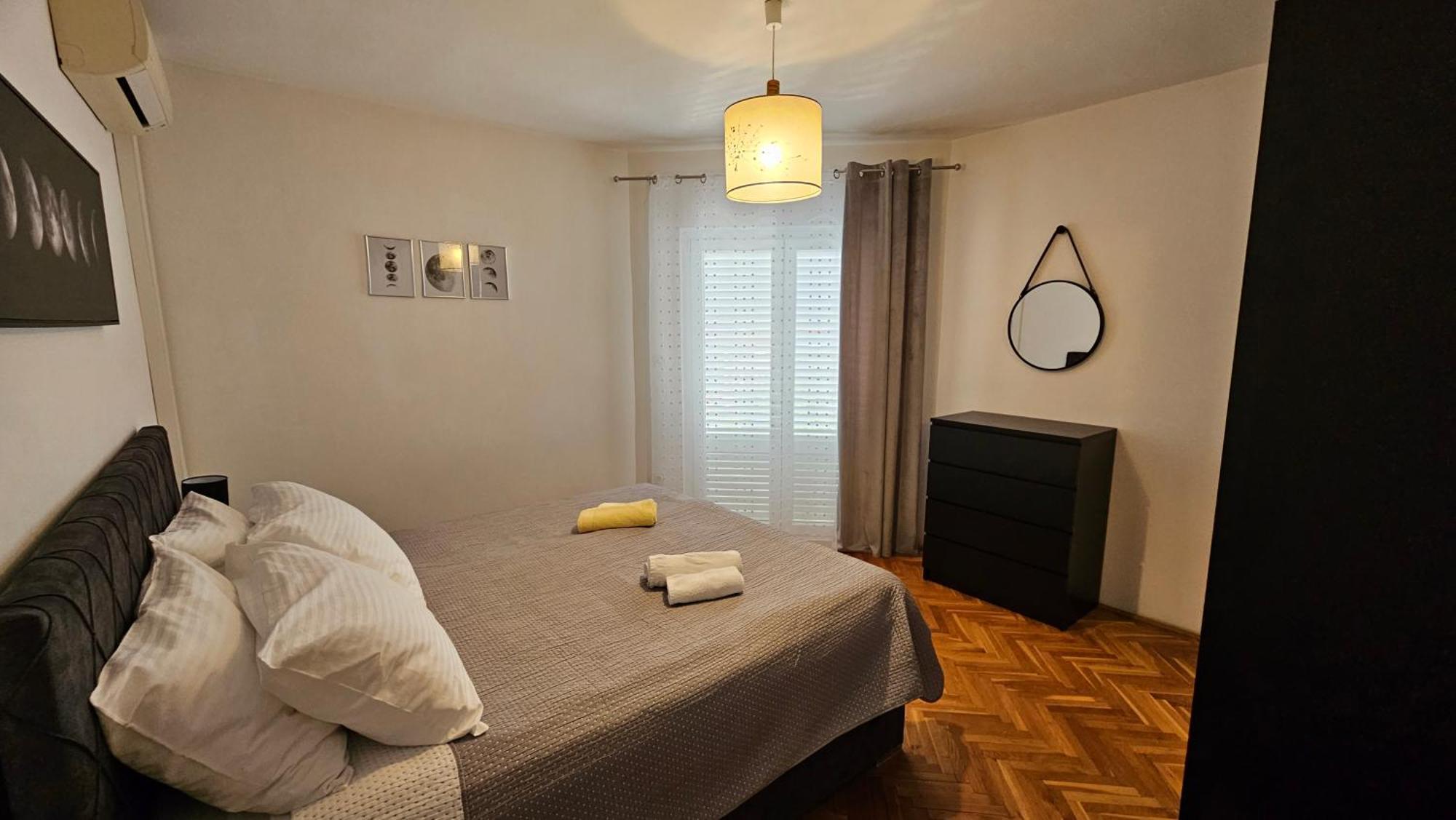 Apartmani Lidija โลปาร์ ภายนอก รูปภาพ