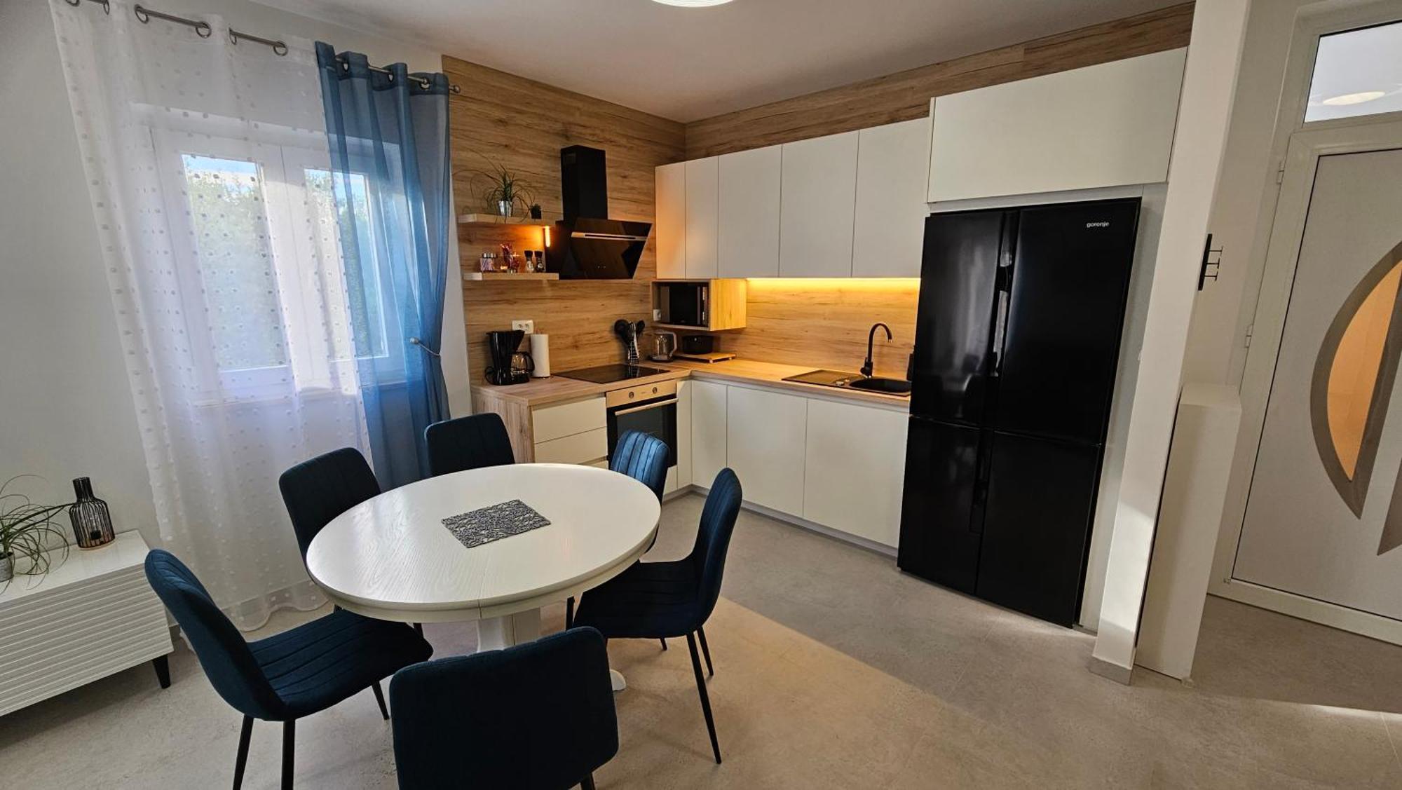 Apartmani Lidija โลปาร์ ภายนอก รูปภาพ
