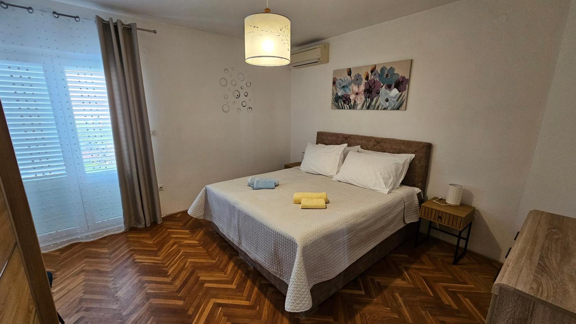 Apartmani Lidija โลปาร์ ภายนอก รูปภาพ