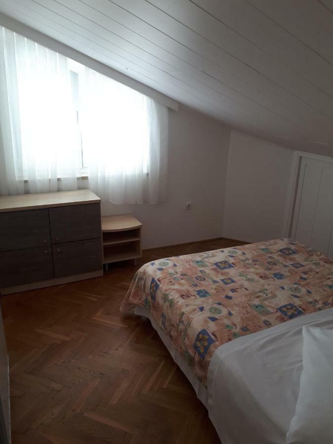 Apartmani Lidija โลปาร์ ภายนอก รูปภาพ